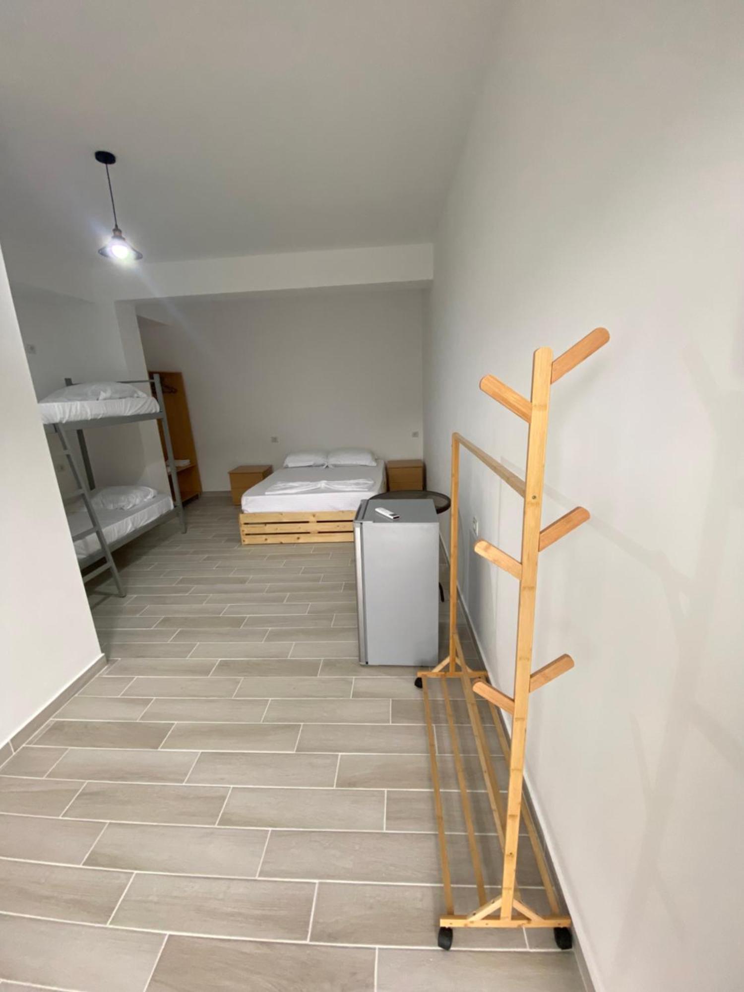 Eleni'S Holiday Rooms Himare Exterior photo