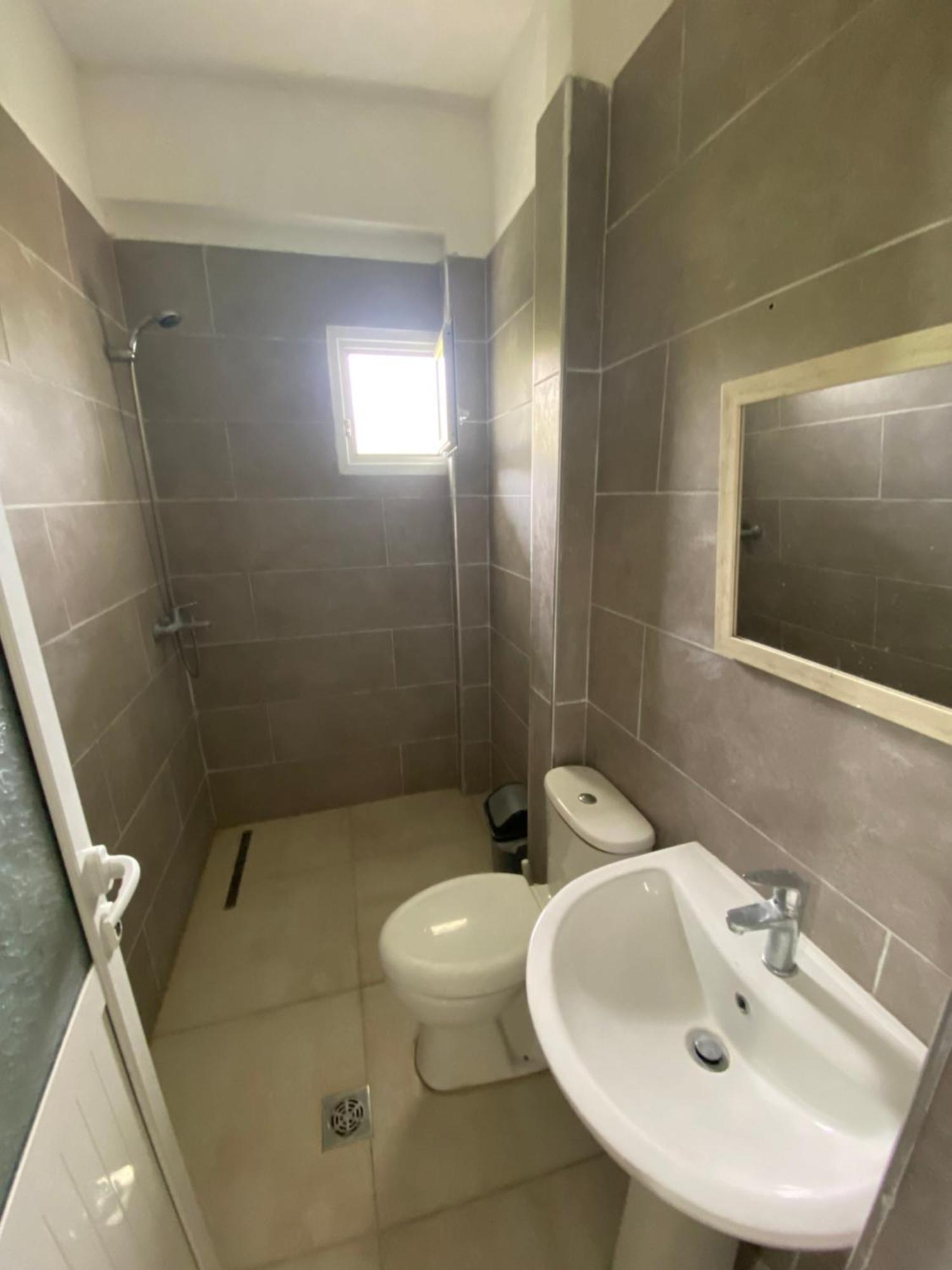 Eleni'S Holiday Rooms Himare Exterior photo