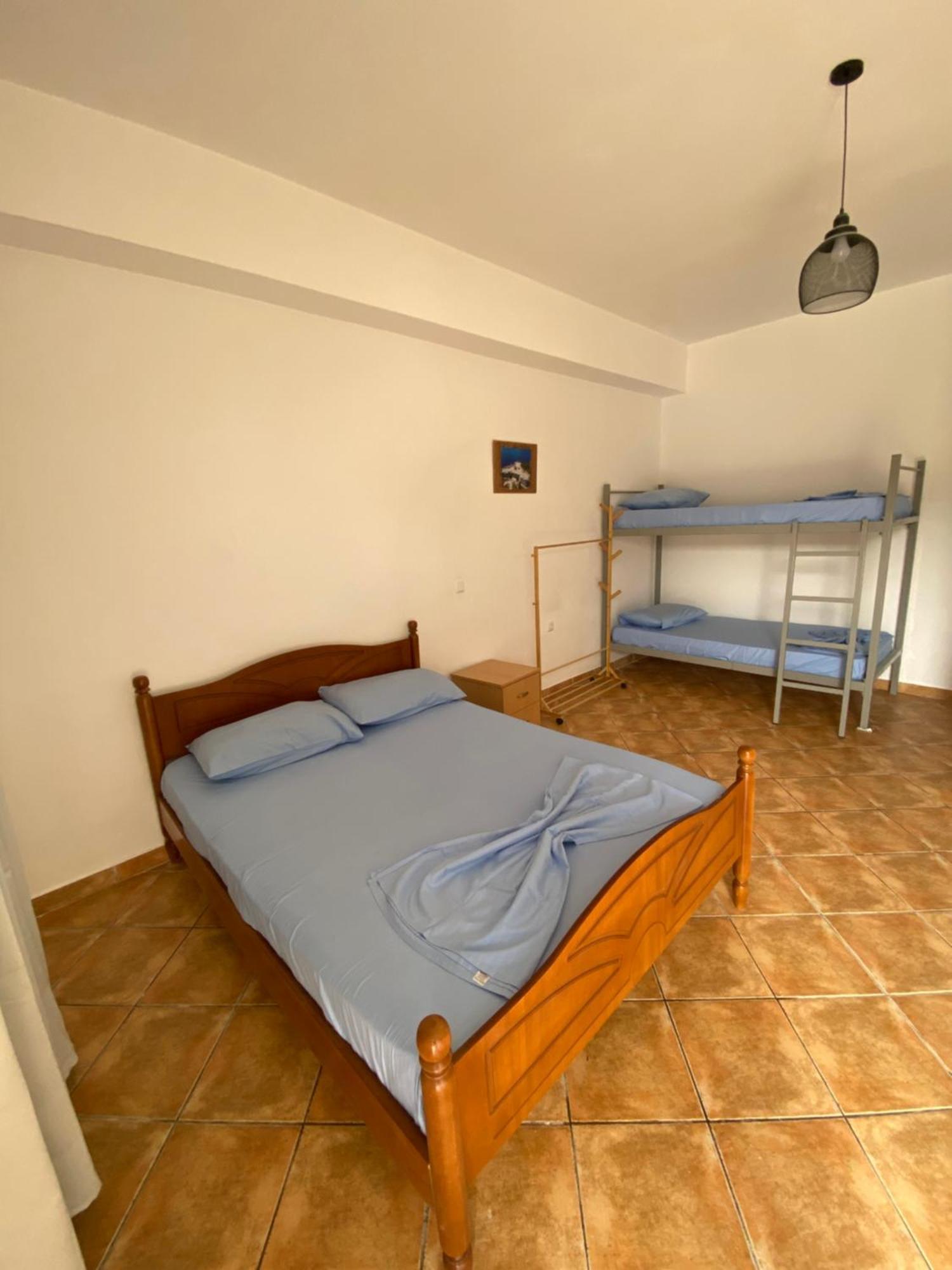 Eleni'S Holiday Rooms Himare Exterior photo