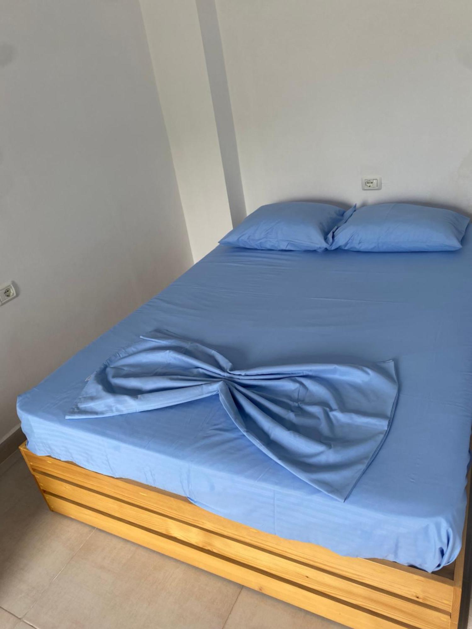 Eleni'S Holiday Rooms Himare Exterior photo