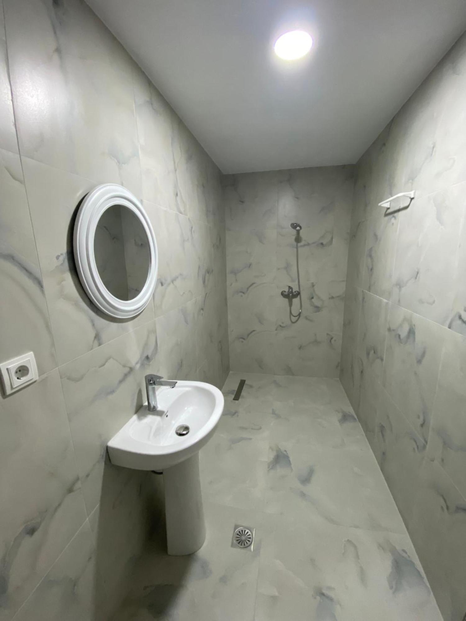 Eleni'S Holiday Rooms Himare Exterior photo